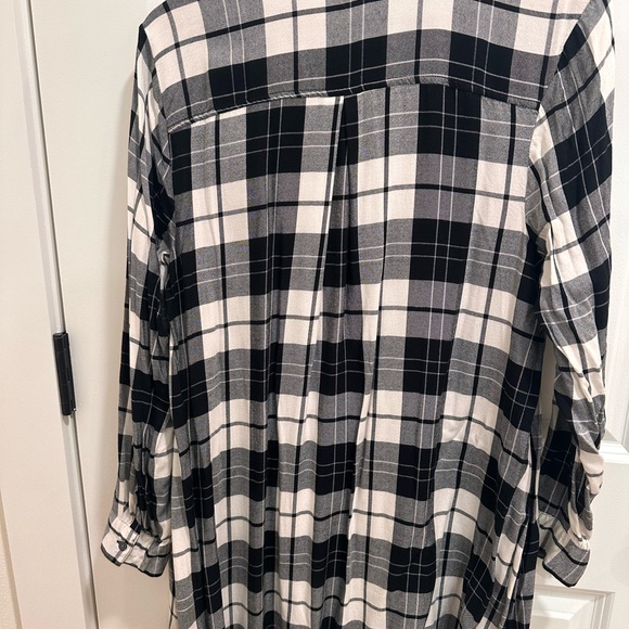 Old Navy Black and White Checkered Men's Shirt - Picture 2 of 3
